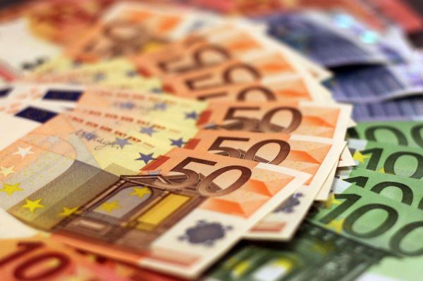 <br />
                    Курс евро опустился до 59 рублей впервые с 2015 года<br />
                