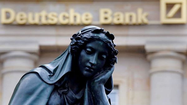 РБК: Deutsche Bank отключил счета ряда российских банков 