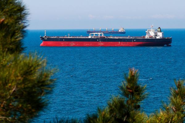 Reuters: российские танкеры с 62 млн баррелей нефти не могут найти покупателя 