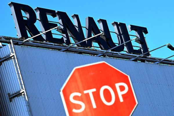 В Renault назвали болезненным решение об уходе с российского рынка 